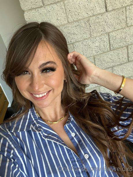 Biography: Riley Reid is definitely a famous name. Even people who don’t consume a lot of porn know who she is. Her real name is Ashely Matthews, and her birthday was on July 9th, 1991. Before she started work in the porn industry, she was a stripper in Miami Beach, Florida, United States, which is also where she was born.